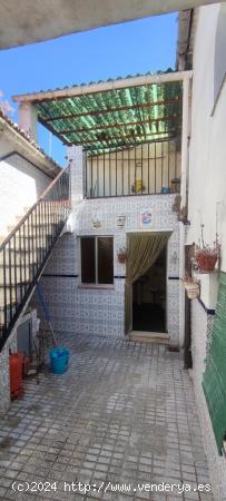 Gran casa en Malpartida con patio, terraza y cochera - CACERES