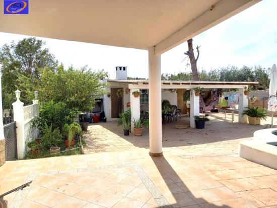 MAGNIFICO CHALET CON PISCINA EN MONTROY - VALENCIA