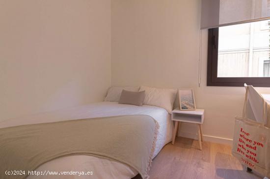  Se alquilan habitaciones en un apartamento de 3 dormitorios en Sant Gervasi - BARCELONA 