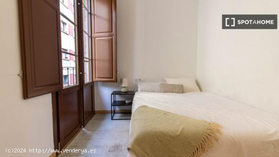 Habitaciones en alquiler en el apartamento de 3 dormitorios en Poble Sec - BARCELONA