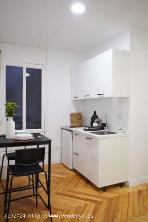  Se alquila habitación en piso compartido en Madrid - MADRID 