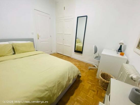  Se alquila habitación en piso compartido en Madrid - MADRID 