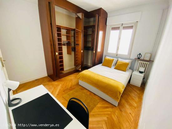  Se alquila habitación en piso compartido en Madrid - MADRID 