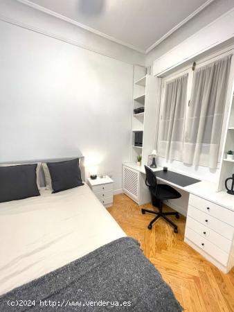  Se alquila habitación en piso compartido en Madrid - MADRID 