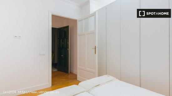 Apartamento de 2 dormitorios en alquiler en Paseo Del Prado - MADRID