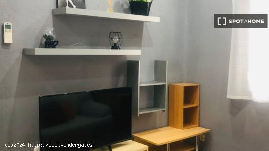 Apartamento de 1 dormitorio en alquiler en Pacífico - MADRID