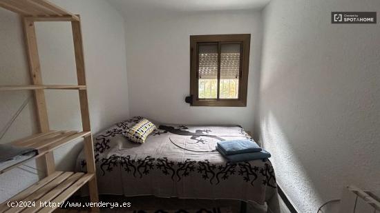  Alquiler de habitaciones en apartamento de 2 dormitorios en Nou Barris - BARCELONA 