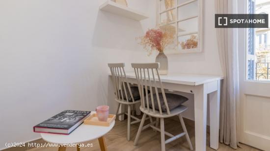 Apartamento entero de 2 dormitorios en Barcelona. - BARCELONA