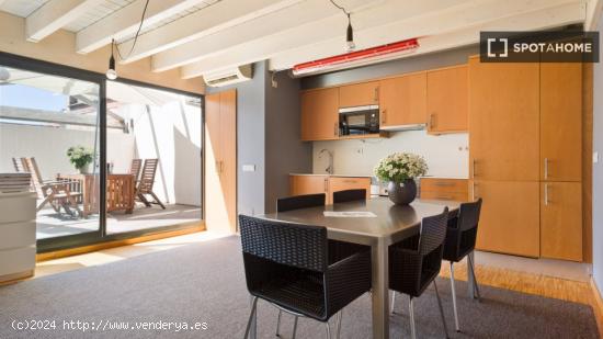 Apartamento entero de 2 dormitorios en Barcelona. - BARCELONA