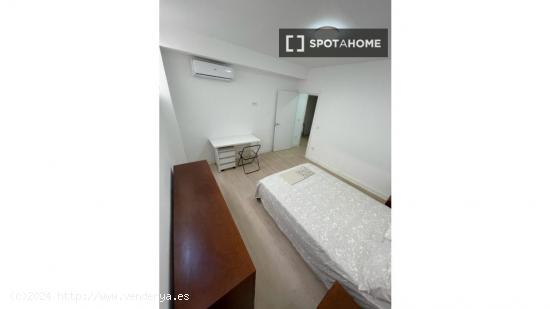 Alquiler de habitaciones en apartamento de 5 dormitorios en Chamberí - MADRID