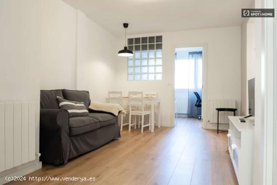  Se alquilan habitaciones en apartamento de 4 dormitorios en Latina - MADRID 