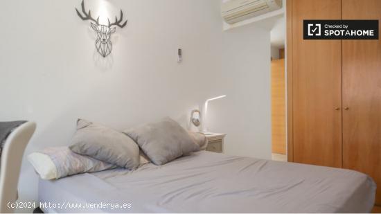 ¡Habitación en alquiler en moderno apartamento de 2 dormitorios en Madrid! - MADRID