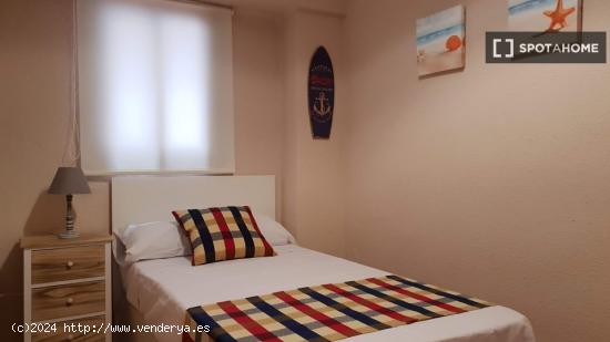 Apartamento de 3 dormitorios en alquiler en El Cabanyal, Valencia - VALENCIA