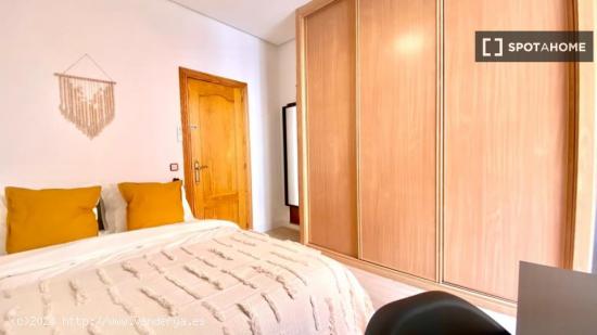 Habitaciones para alquilar en apartamento de 5 dormitorios en La Latina - MADRID