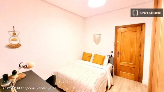 Habitaciones para alquilar en apartamento de 5 dormitorios en La Latina - MADRID