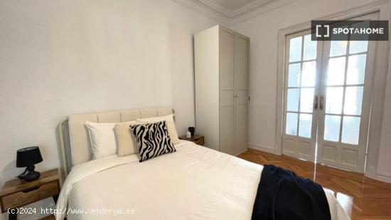 Habitaciones en apartamento de 7 dormitorios en Argüelles - MADRID