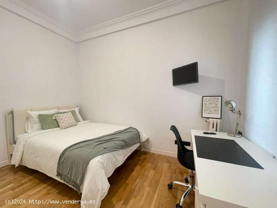  Habitaciones en apartamento de 7 dormitorios en Argüelles - MADRID 