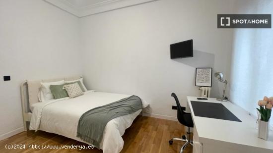 Habitaciones en apartamento de 7 dormitorios en Argüelles - MADRID