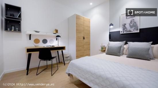 Se alquilan habitaciones en apartamento de 2 dormitorios en La Gran Via - VALENCIA