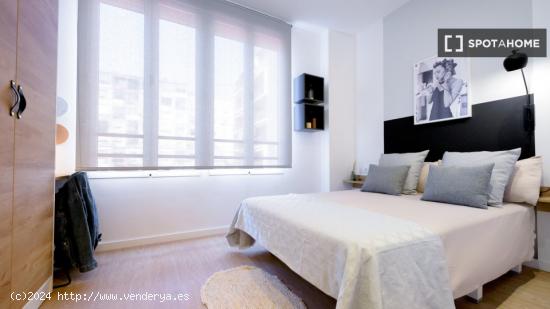 Se alquilan habitaciones en apartamento de 2 dormitorios en La Gran Via - VALENCIA