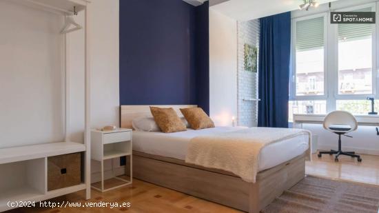  Se alquilan habitaciones en apartamento de 7 dormitorios en Salamanca - MADRID 