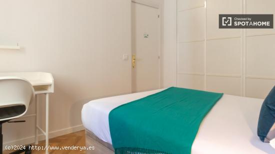 Se alquilan habitaciones en apartamento de 7 dormitorios en Salamanca - MADRID