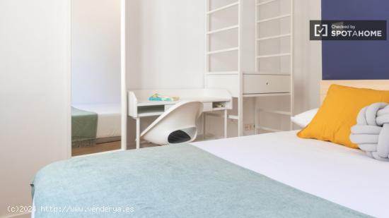 Se alquilan habitaciones en apartamento de 7 dormitorios en Salamanca - MADRID