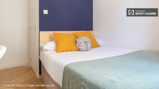 Se alquilan habitaciones en apartamento de 7 dormitorios en Salamanca - MADRID