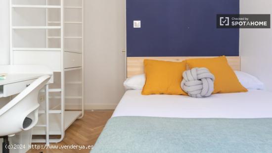 Se alquilan habitaciones en apartamento de 7 dormitorios en Salamanca - MADRID