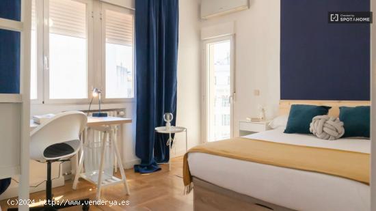  Se alquilan habitaciones en apartamento de 7 dormitorios en Salamanca - MADRID 