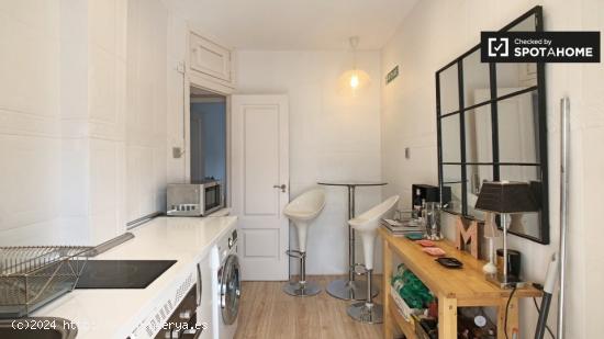 Habitaciones para alquilar en un hermoso apartamento de 4 dormitorios cerca de Cuzco - MADRID