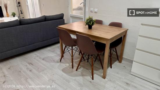 Apartamento entero de 2 dormitorios en Barcelona. - BARCELONA