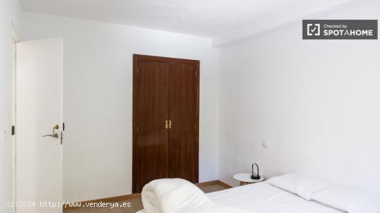 Se alquilan habitaciones en apartamento de 4 dormitorios en Moratalaz, Madrid - MADRID