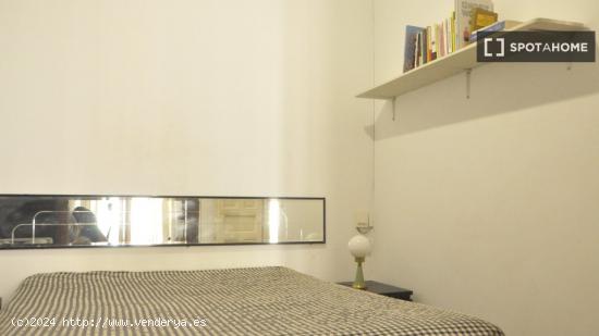 Alquiler de habitaciones en piso de 2 dormitorios en Malasaña - MADRID