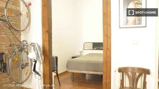 Alquiler de habitaciones en piso de 2 dormitorios en Malasaña - MADRID