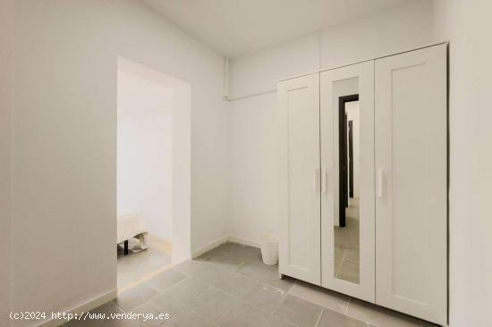 Dormitorio en un apartamento de 7 habitaciones en Barcelona - BARCELONA