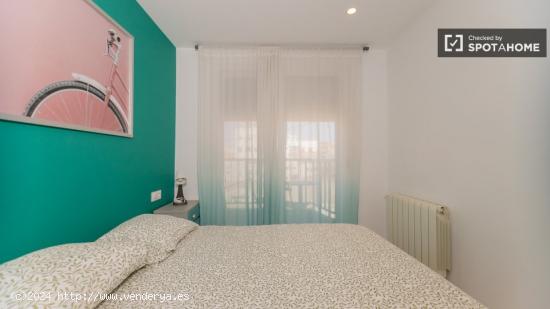 ¡Se alquilan habitaciones en un apartamento de 5 habitaciones en Valencia! - VALENCIA