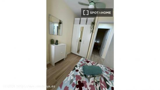 Se alquila habitación en apartamento de 4 dormitorios en Getafe, Madrid - MADRID