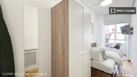 Habitaciones para alquilar en apartamento de 6 habitaciones en Salamanca - MADRID