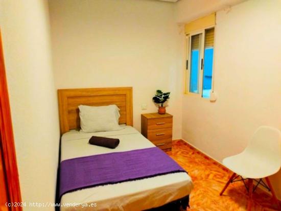  Se alquilan habitaciones para mujeres en piso de 4 habitaciones en Sagunt - VALENCIA 