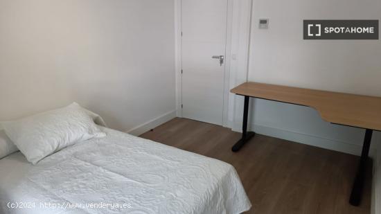 Se alquila habitación en apartamento de 4 dormitorios en Leganés, Madrid. - MADRID