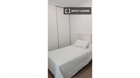 Se alquila habitación en apartamento de 4 dormitorios en Leganés, Madrid. - MADRID