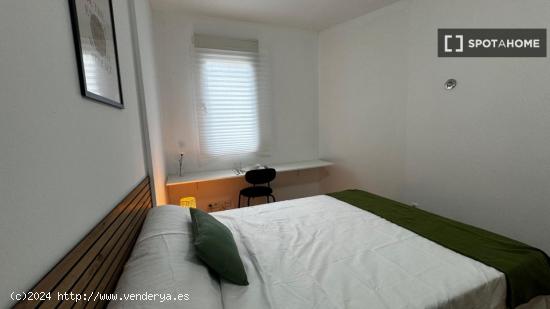 Se alquilan habitaciones en apartamento de 4 dormitorios en Latina - MADRID