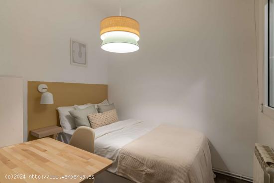  Se alquilan habitaciones en un apartamento de 5 dormitorios en L'Eixample - BARCELONA 