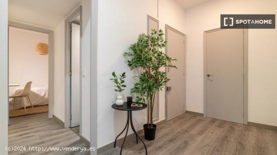 Se alquilan habitaciones en un apartamento de 5 dormitorios en L'Eixample - BARCELONA