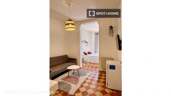 Se alquila habitación en piso de 4 dormitorios en Ópera, Madrid - MADRID