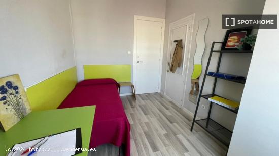 Habitación en piso compartido en Zaragoza - ZARAGOZA