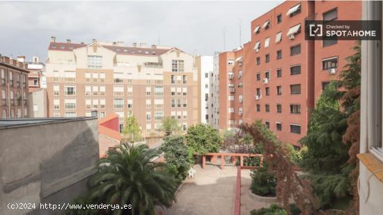 Se alquila habitación en piso compartido en Chamberi, Madrid - MADRID