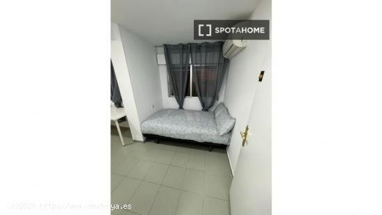 Se alquilan habitaciones en un apartamento de 4 dormitorios en Getafe - MADRID