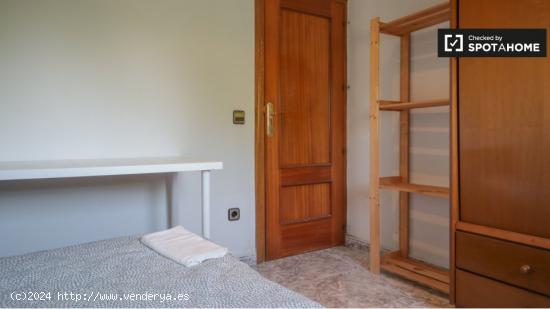 Dormitorio en apartamento compartido de 3 dormitorios - MADRID